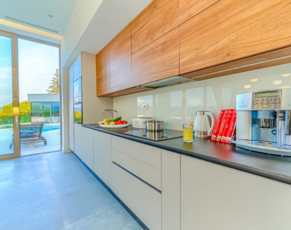 Villa Red - Kitchen01