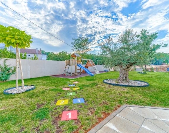 Villa Red- Play Room02